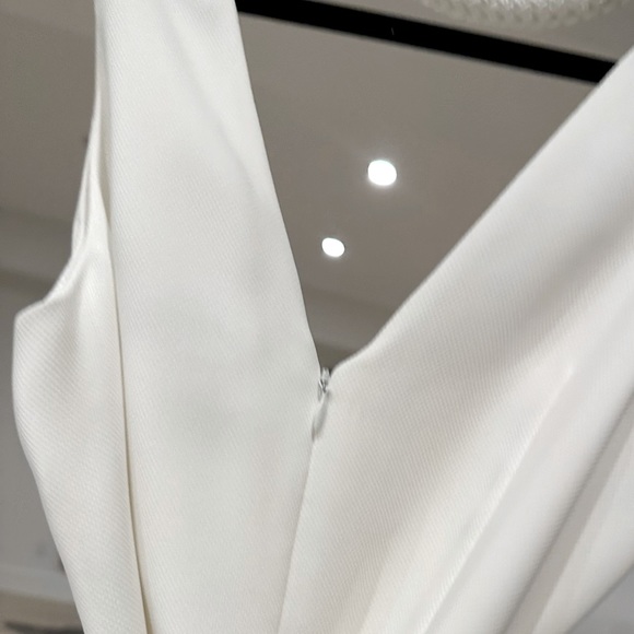 Club Monaco size US2 White flared pant jumpsuit with belt - Picture 5 of 9